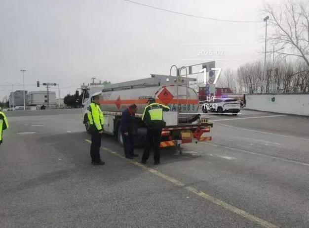 货车“爆改”移动加油车?重庆一男子贩卖“私油”被抓