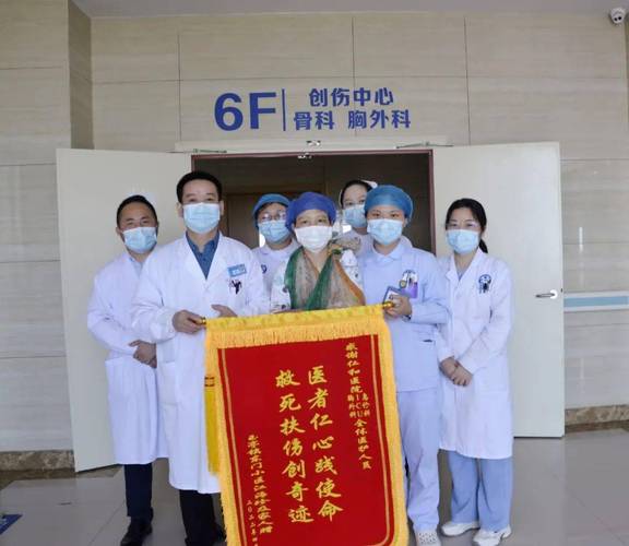 高邮市人民医院胸外科收到锦旗——“谢谢你们妙手治隐疾”