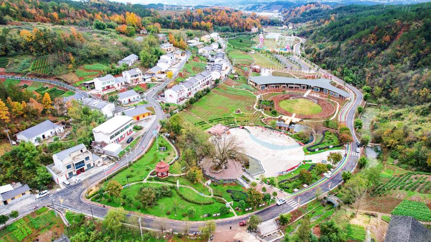 陕西省白河县加大水域治理力度——护水清岸绿 建美丽乡村