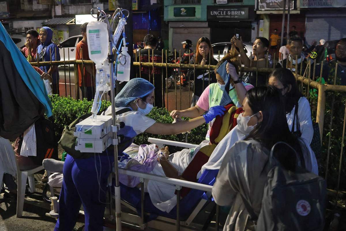 菲律宾空军一架运输机冲出跑道