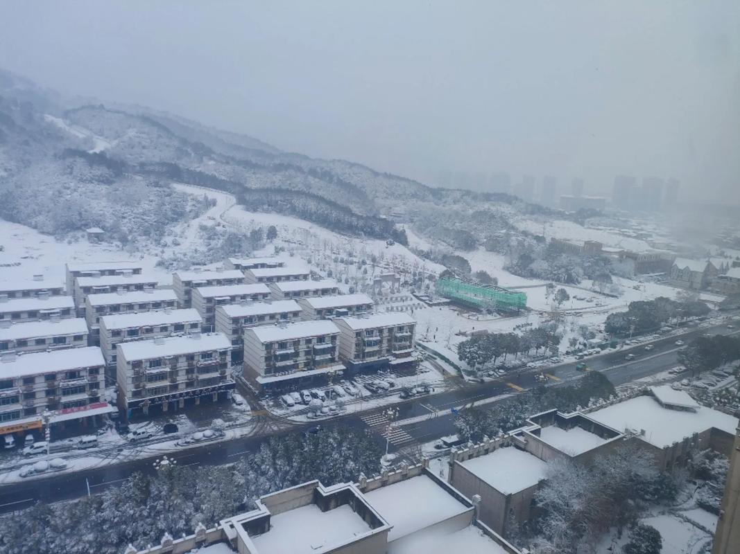 部分地区积雪超10厘米 江西省多地出现中到大雪