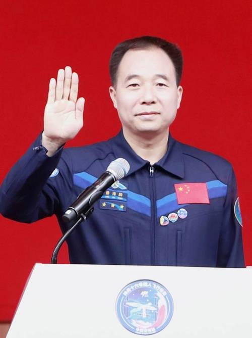 航天员景海鹏谈太空出差中三次“热泪盈眶”