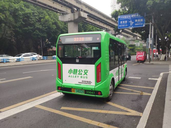 重庆开行首条“小巷公交便民健康专线”