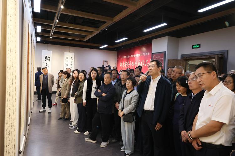 青海省老干部“银耀文化兴·礼赞新成就”书画摄影展举办