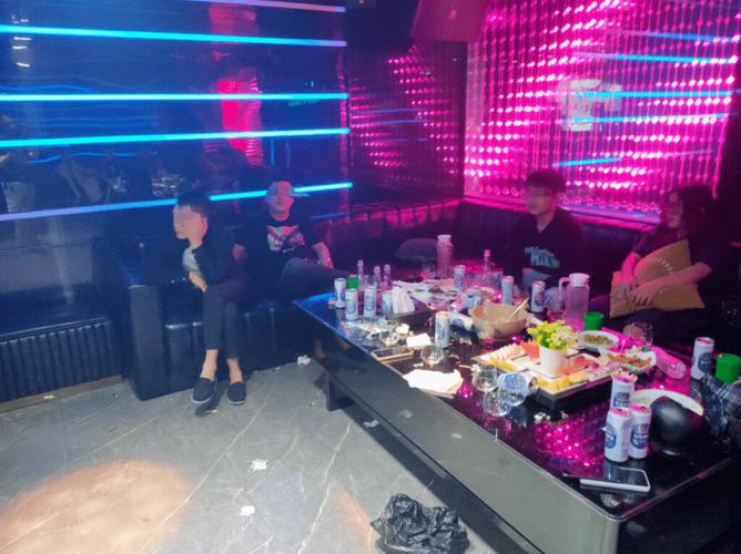 南宁一KTV疑因拖欠租金不搬离遭业主请挖机清场?多方回应
