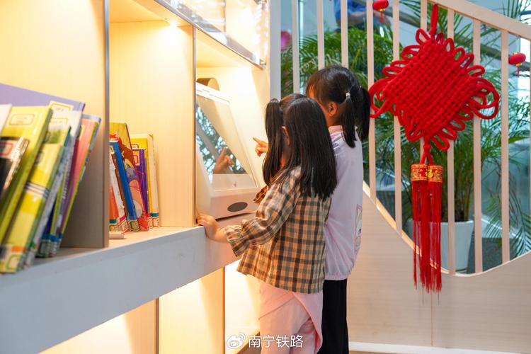 车站 书香驿站为旅客“充电”