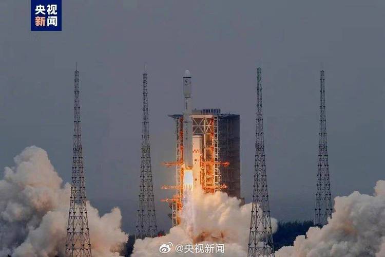 鹊桥二号中继星成功发射,中国探月再启新征程