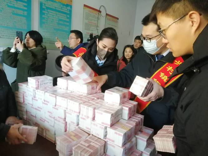 (乡村行·看振兴)江西安义种粮大户发放1169万元现金奖励农民“超产”