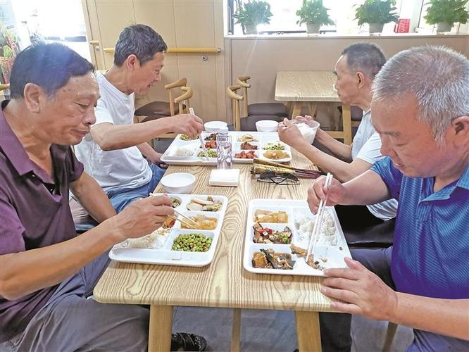 青海西宁建成148个“幸福食堂”