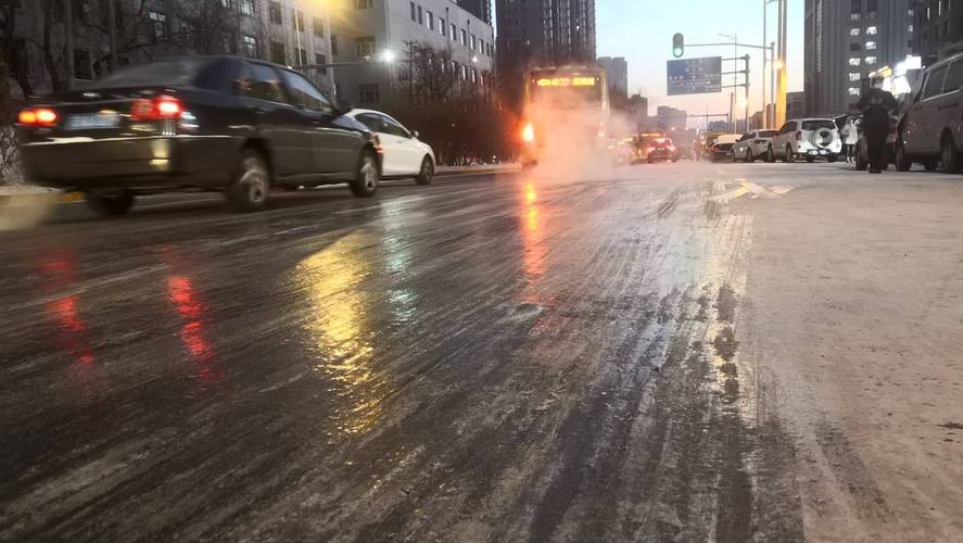 河南省潢川县发布道路结冰黄色预警