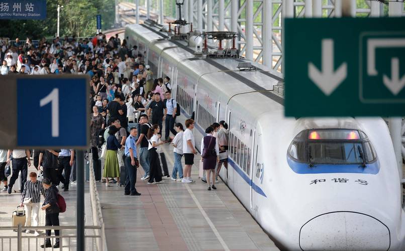 除夕全国铁路客流明显回落 预计发送旅客830万人次