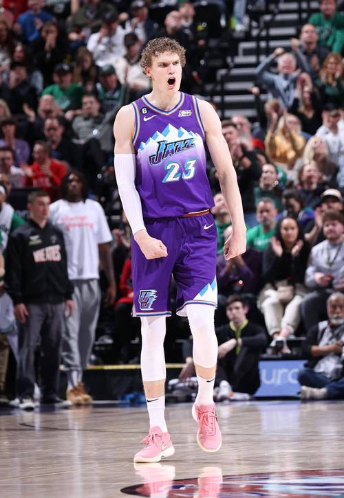 马尔卡宁22+9西卡27分 爵士大胜猛龙