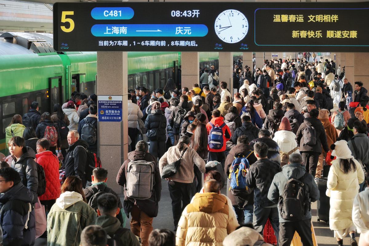 铁路部门增加运力强化服务 确保务工返程客流平稳顺畅