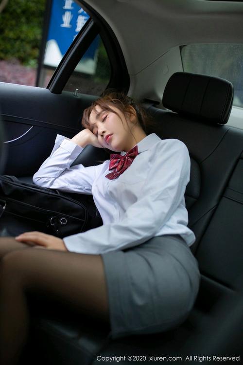 郑州女车长驾驶公交车“穿针”：无他 惟手熟尔
