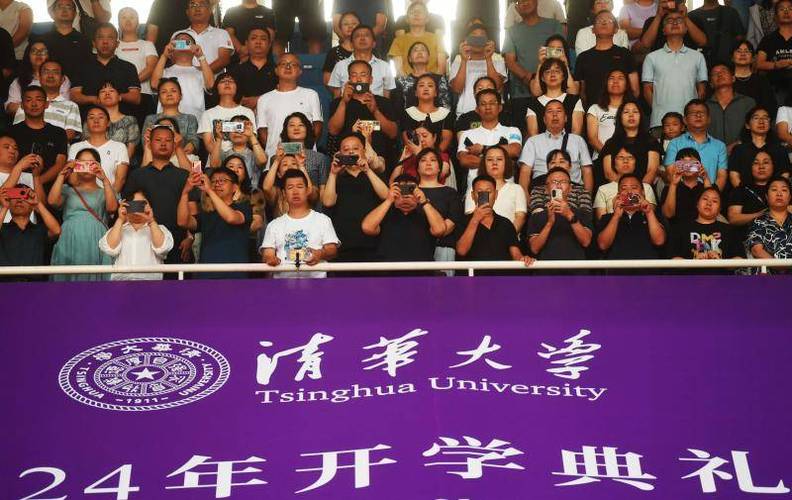 开学啦!清华大学迎3800余名本科新生 “迎新绿色通道”福利满满