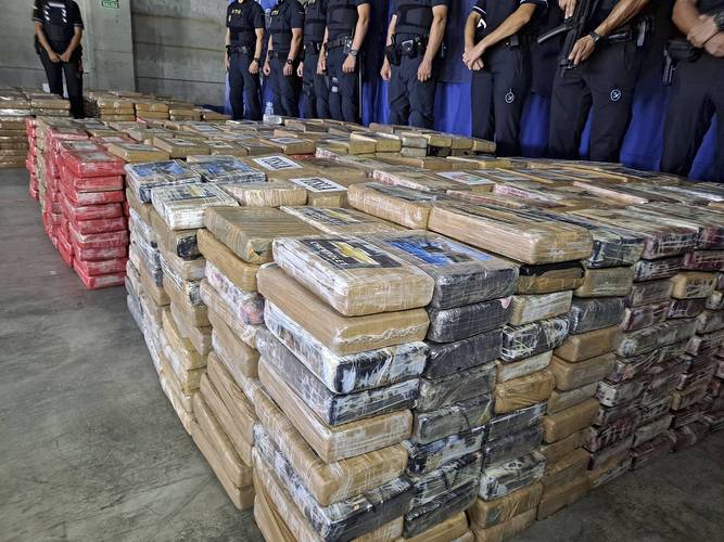 玻利维亚2023年共缴获33吨可卡因
