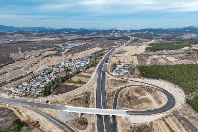 奋进强国路 阔步新征程丨高速公路“旧改新” 京哈高速辽宁段加速建设