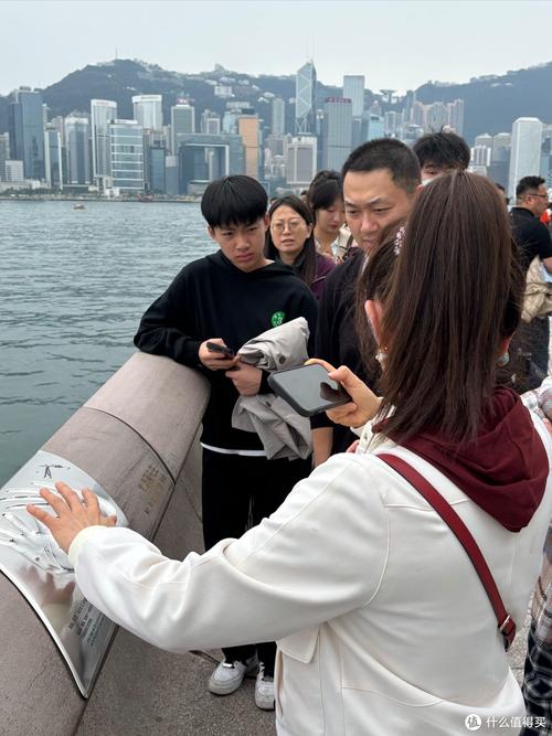 香港拟立法禁止排队时吸烟