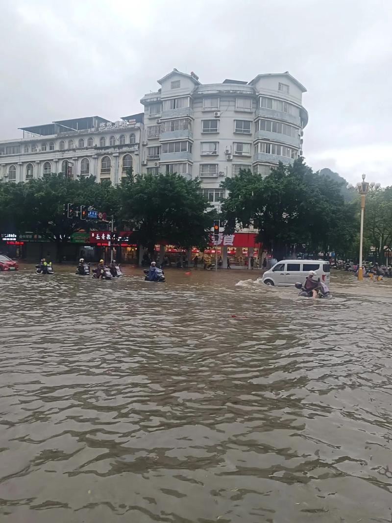 防雷防雨!湖南中南部今日多阵雨或雷阵雨 郴州局地将现暴雨
