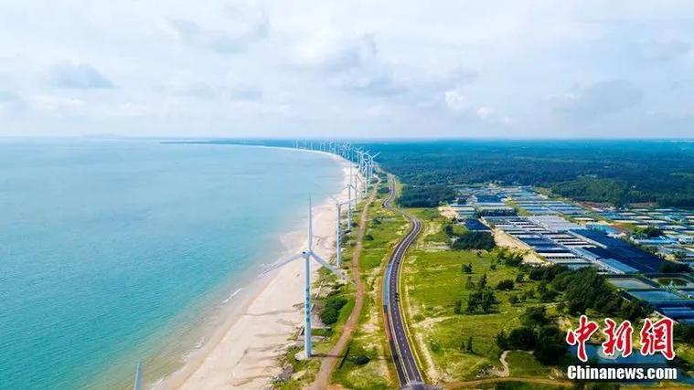 除文昌风车海岸段外,海南环岛旅游公路多数路段已双向通车