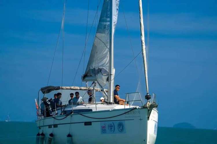 首届深圳海岸帆船赛扬帆 中国航海日活动昨日举行