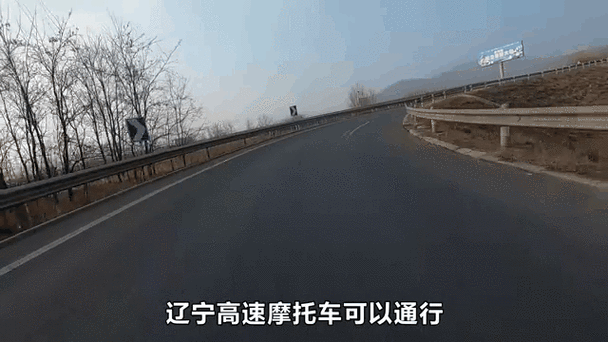 高速路上摩托飞驰,一男子被查才知海南禁摩