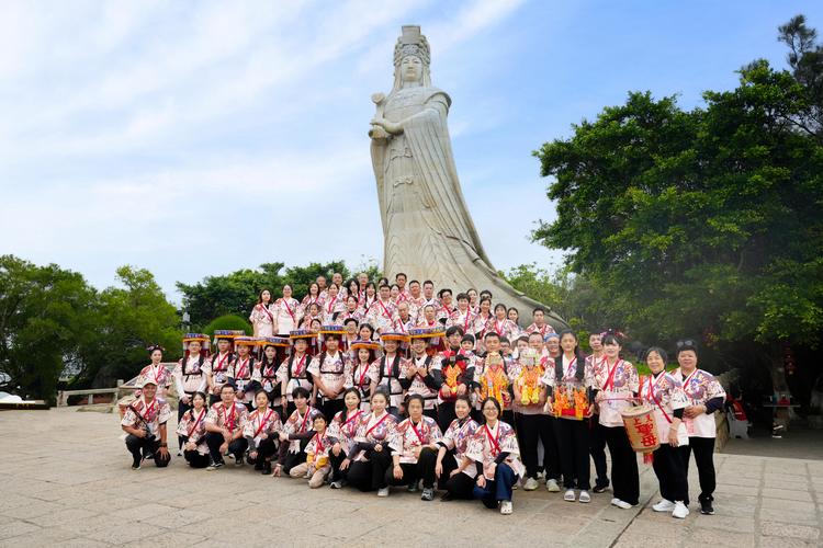 逾120名两岸青年福建泉州开启徒步寻根之旅
