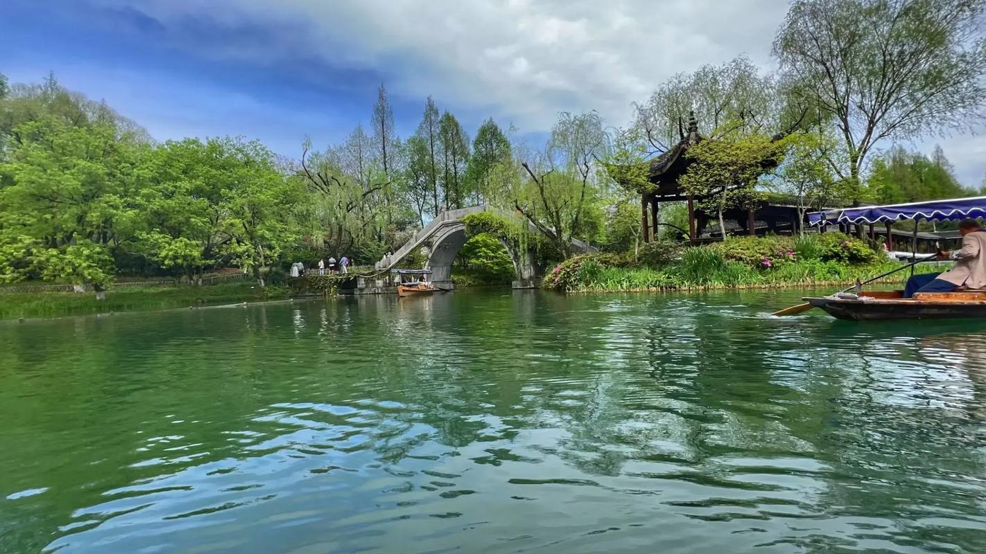 西湖春景美