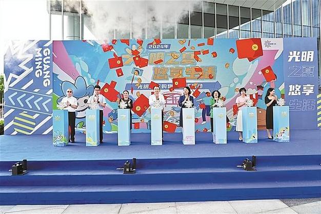 罗湖翠竹街道组织退役军人与青少年打卡深中通道 “大手牵小手”到中山走亲戚