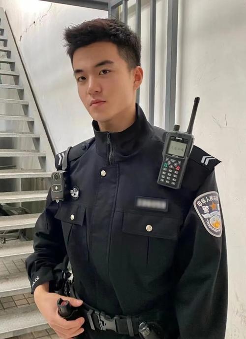 云县民警喊话 嫌疑人投案自首