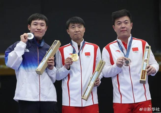 好奇很久了!运动员手里拿的长条纸盒,到底是什么?