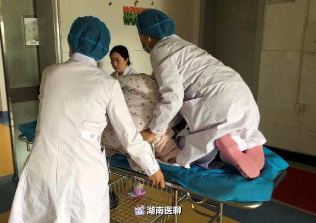 高龄产妇!27周早产!脐带脱垂!全速奔跑,一场惊心动魄的“生死时速”大抢救