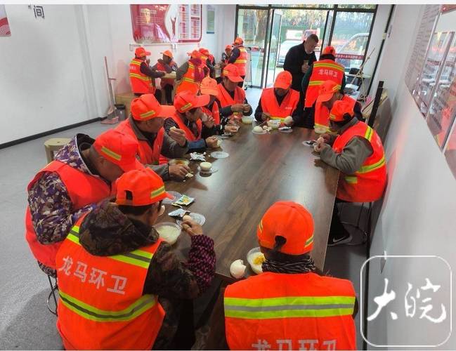 青海西宁环卫职工“暖心早餐”全覆盖