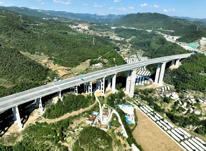 贵金高速公路正式通车运营