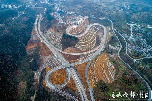 穿山跨江筑通途 幸福之路出乌蒙 写在都香高速公路昭金段建成通车之际