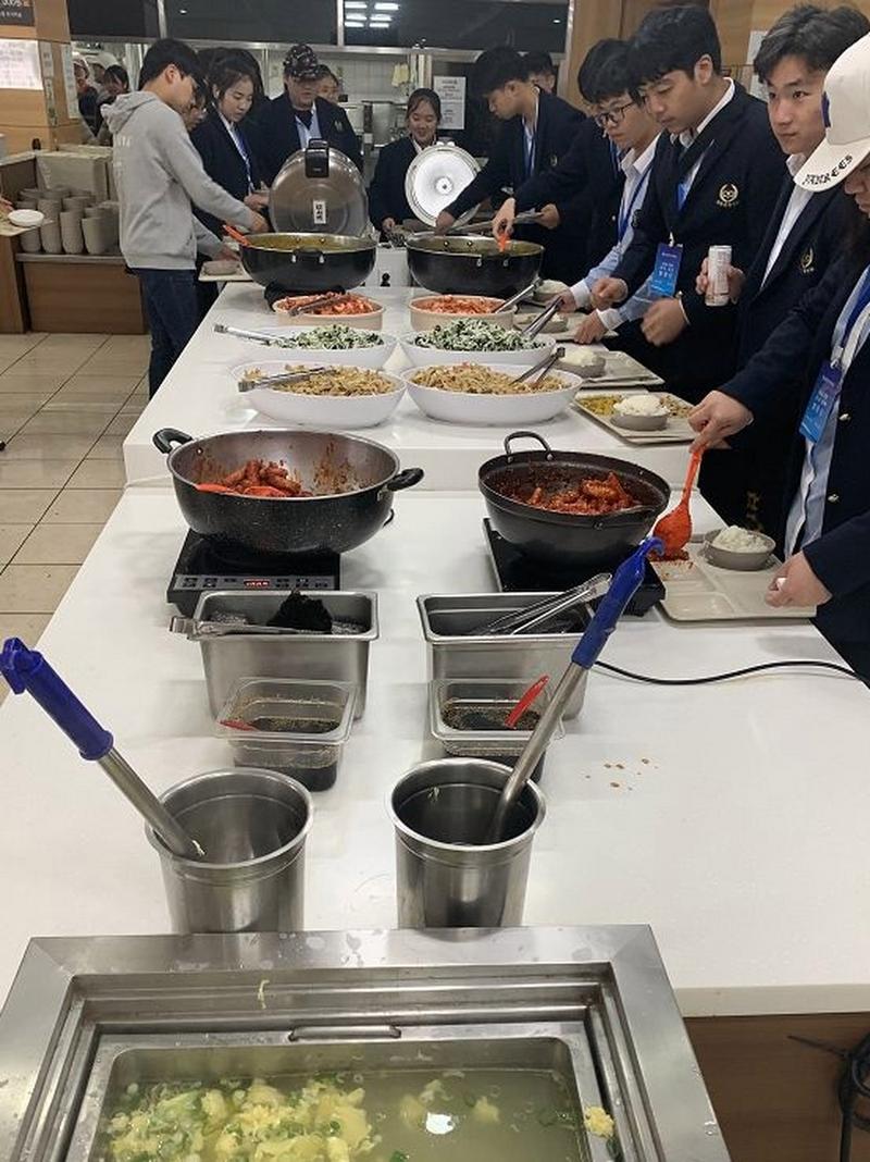 韩国超千名师生疑似食物中毒 学校泡菜检出诺如病毒