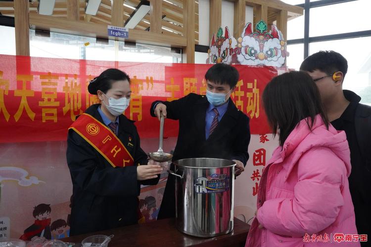 (新春走基层)黑龙江鹤岗“冻梨铁警”与广西南宁 “砂糖橘高铁”