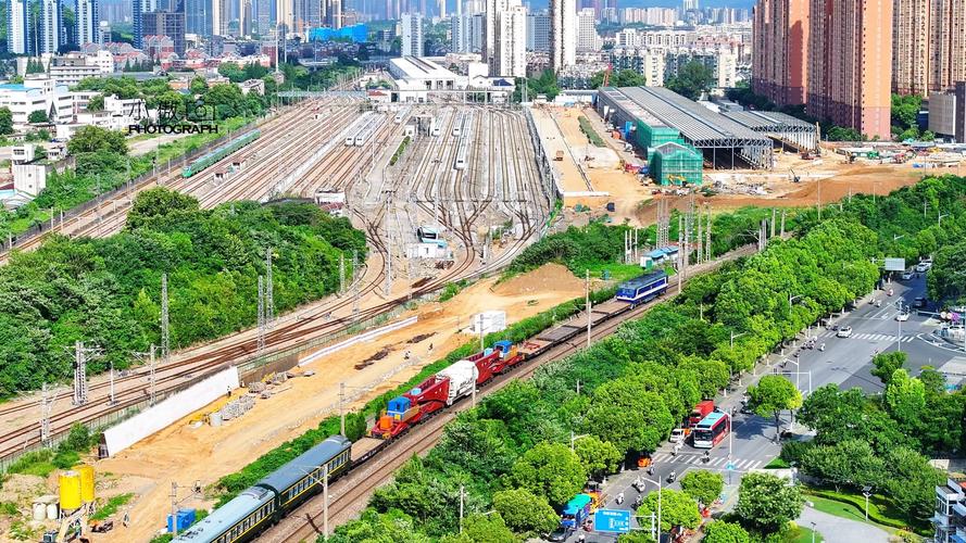 江苏南京:铁路建设忙