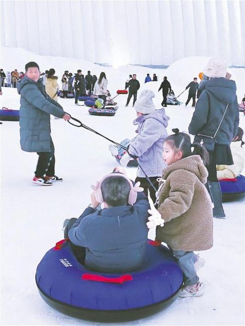 宁夏银川:儿童乐享冰雪运动