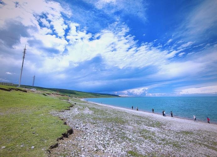 青海茶卡盐湖旁的“富饶村”:静候春来展新颜
