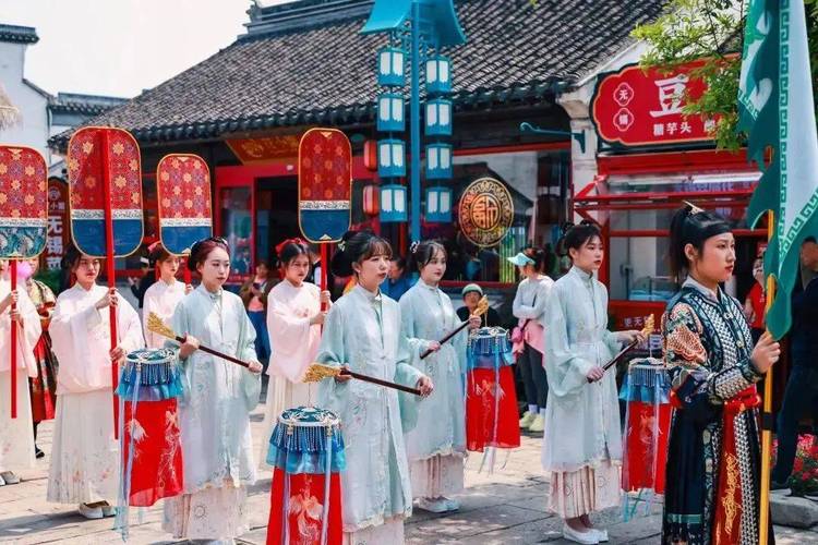 非遗市集、“古代运动会”……外国友人在沪体验“花样端午节”