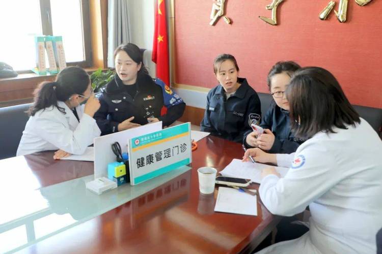 西藏吉隆:义诊送健康 关怀暖警心