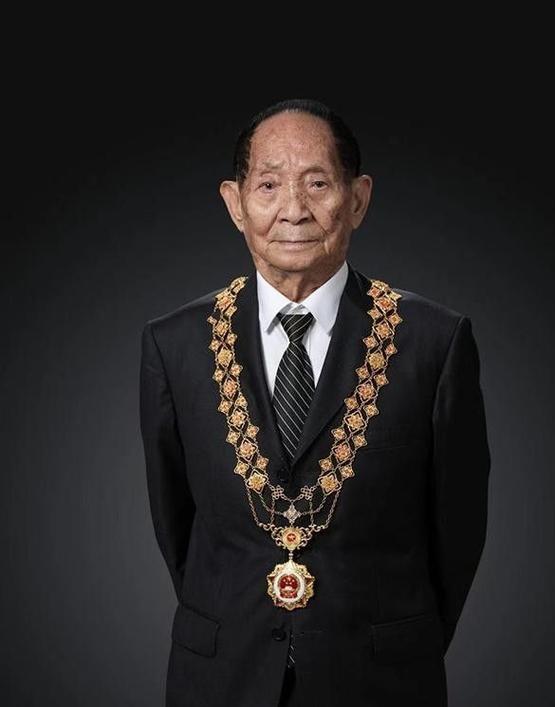深耕法史 悉心育人(国家勋章和国家荣誉称号获得者)