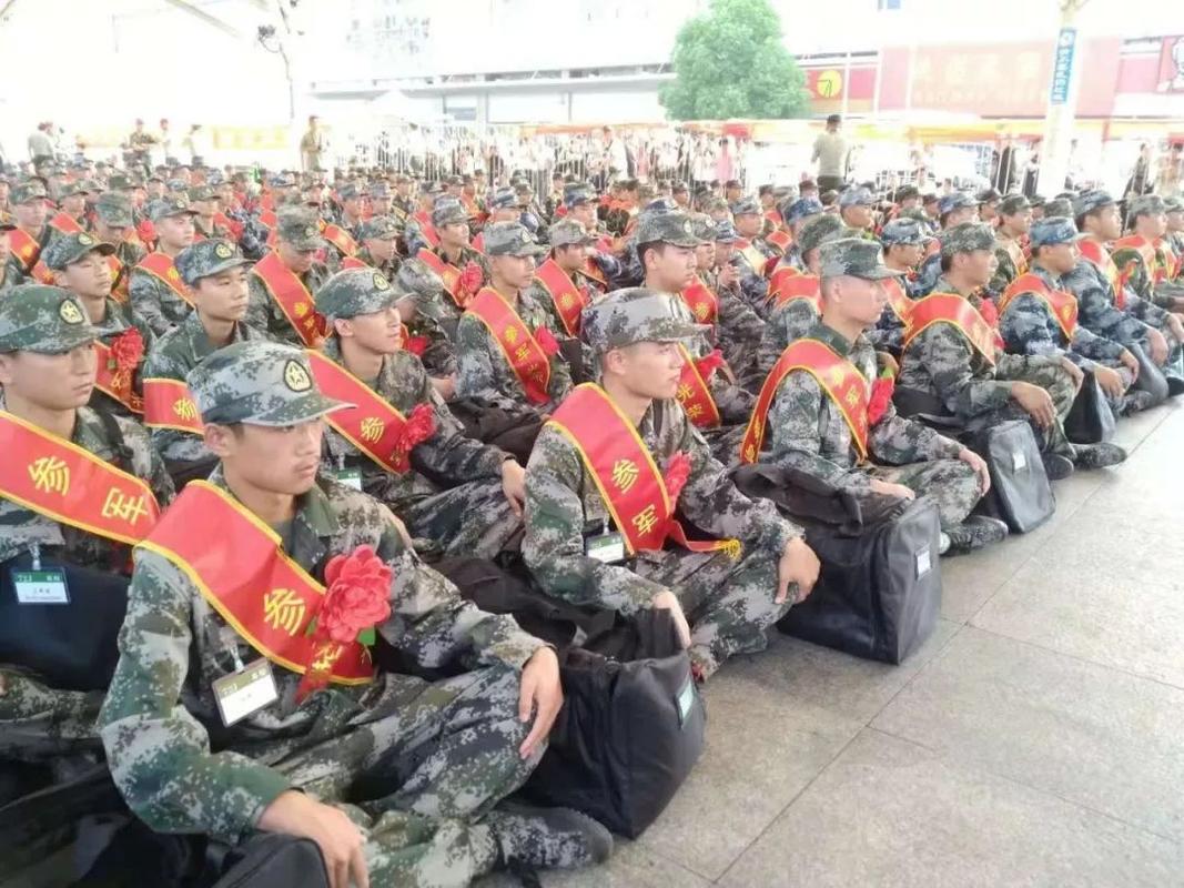 阜阳900余名新兵赴军营