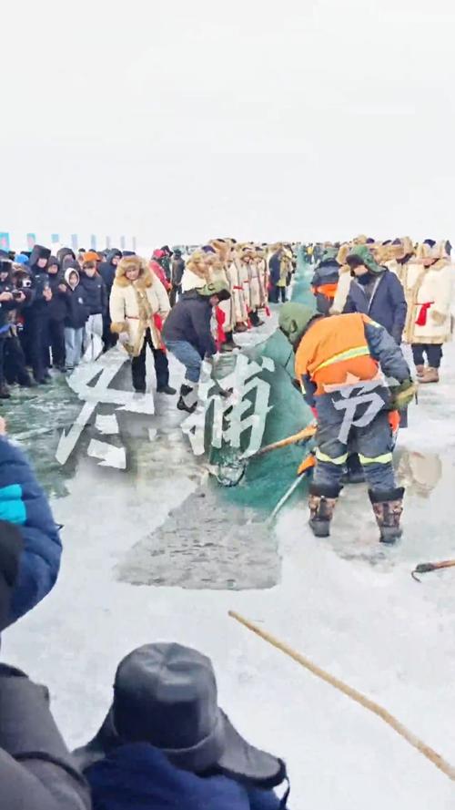 (追着雪花看新疆)特克斯“雪村”:冰雪中风情热舞带火夜经济