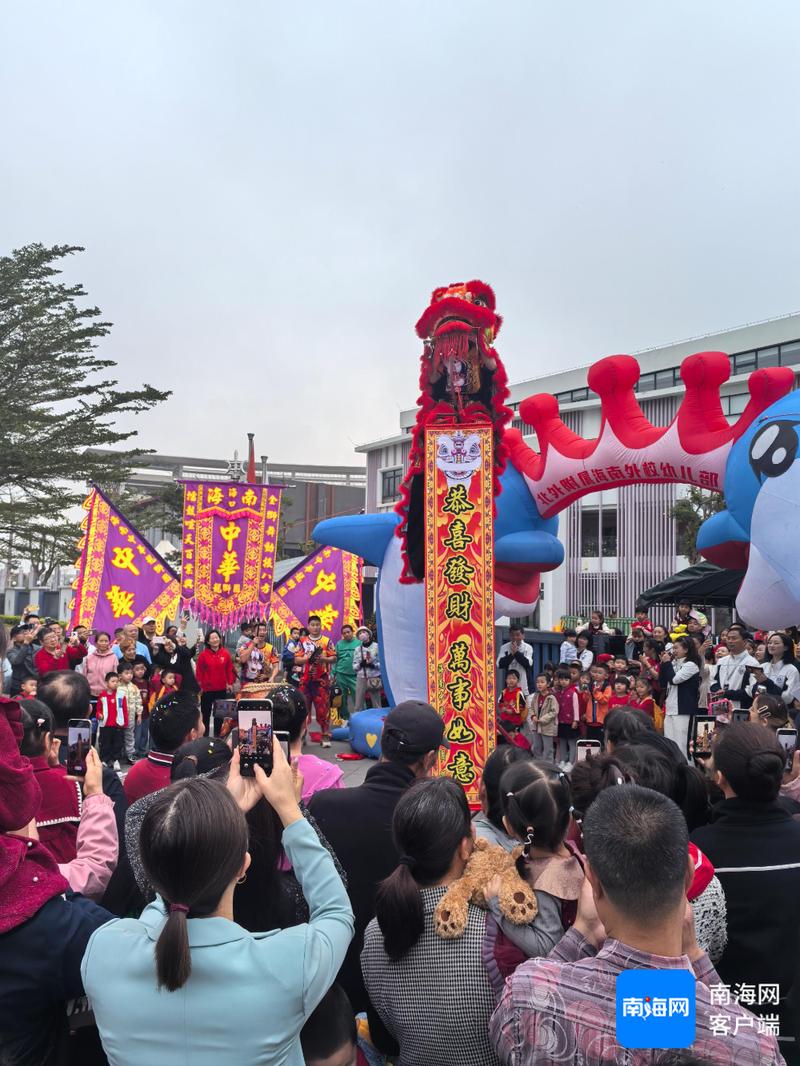 龙腾狮舞、放飞纸飞机、哪吒“进校园”……海南各校“花式”迎开学