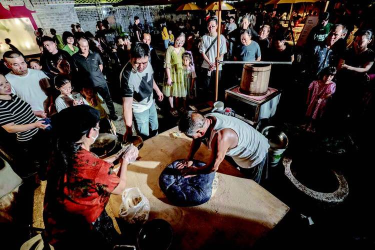 非遗市集、“古代运动会”……外国友人在沪体验“花样端午节”