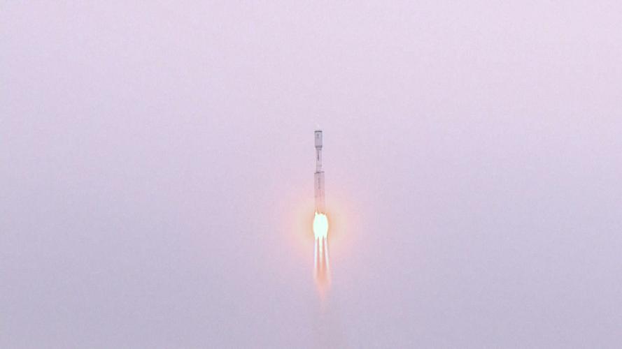 鹊桥二号中继星在文昌航天发射场发射升空
