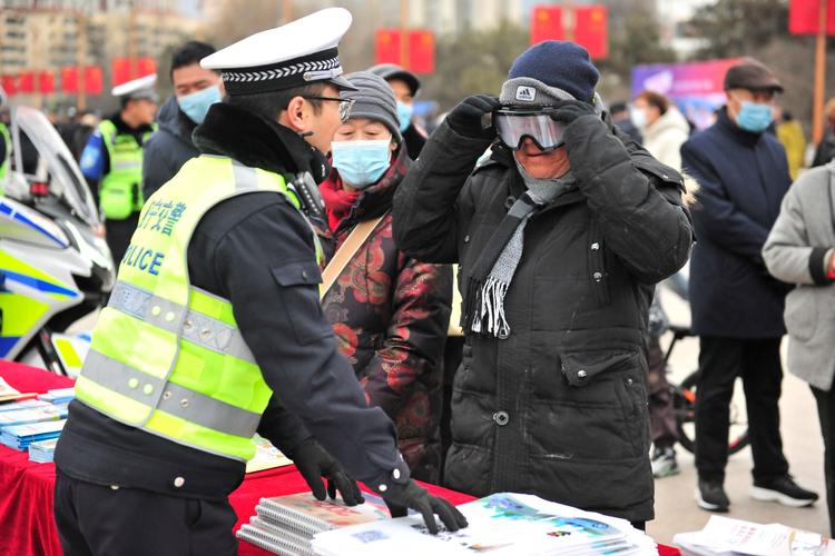 青海公安举办警营开放日 沉浸式解锁各类“知识库”