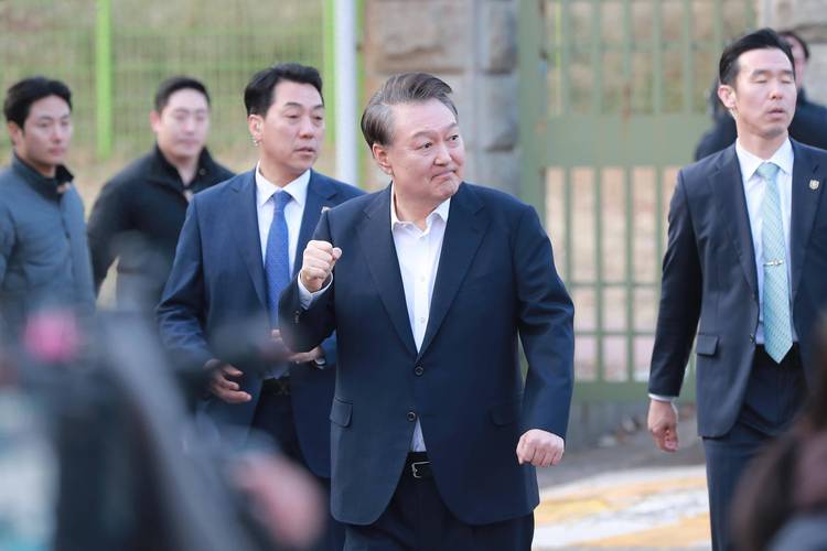韩媒:李在明重返党务首日,呼吁国民“审判尹锡悦政府”